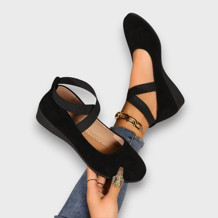 Arlena | Elegant closed wedge shoes