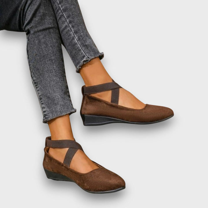 Arlena | Elegant closed wedge shoes