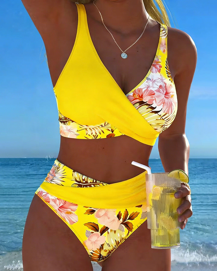 Bikini with contrasting floral print and cutout