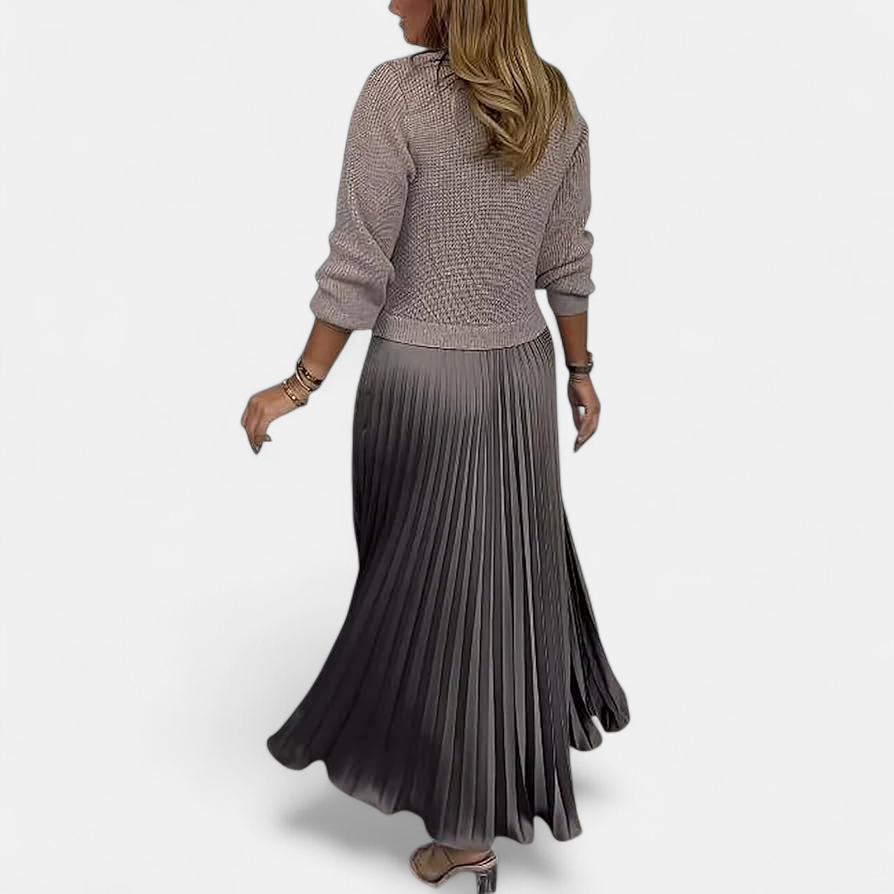 Claudia | Maxi dress with sweater and pleated skirt