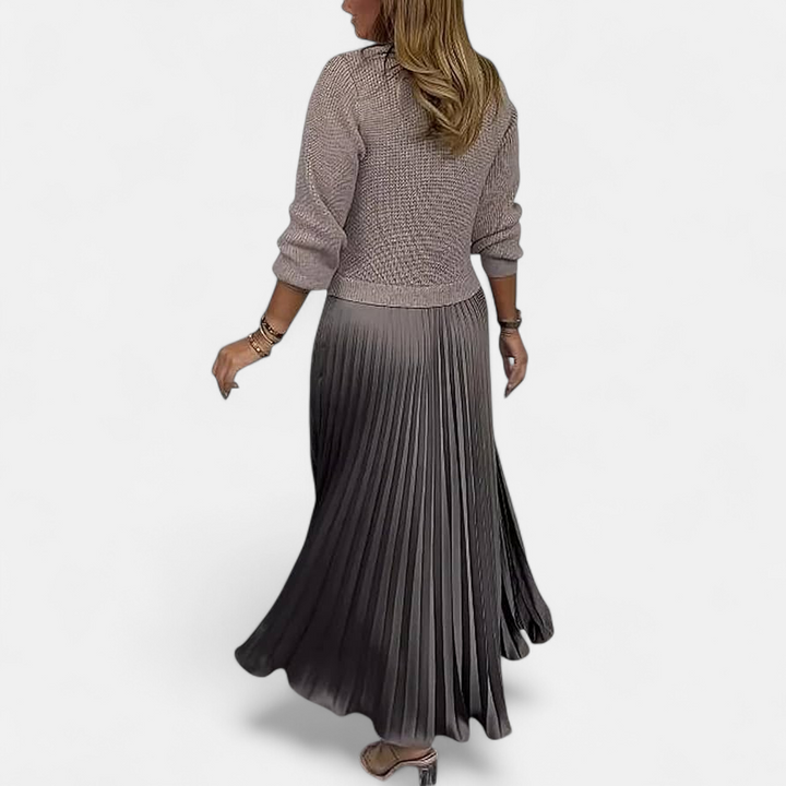 Claudia | Maxi dress with sweater and pleated skirt