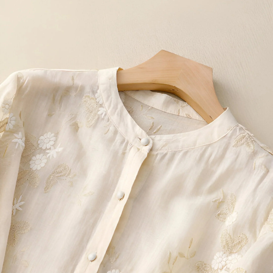 EMILY | TOP WITH EMBROIDERED FLOWERS