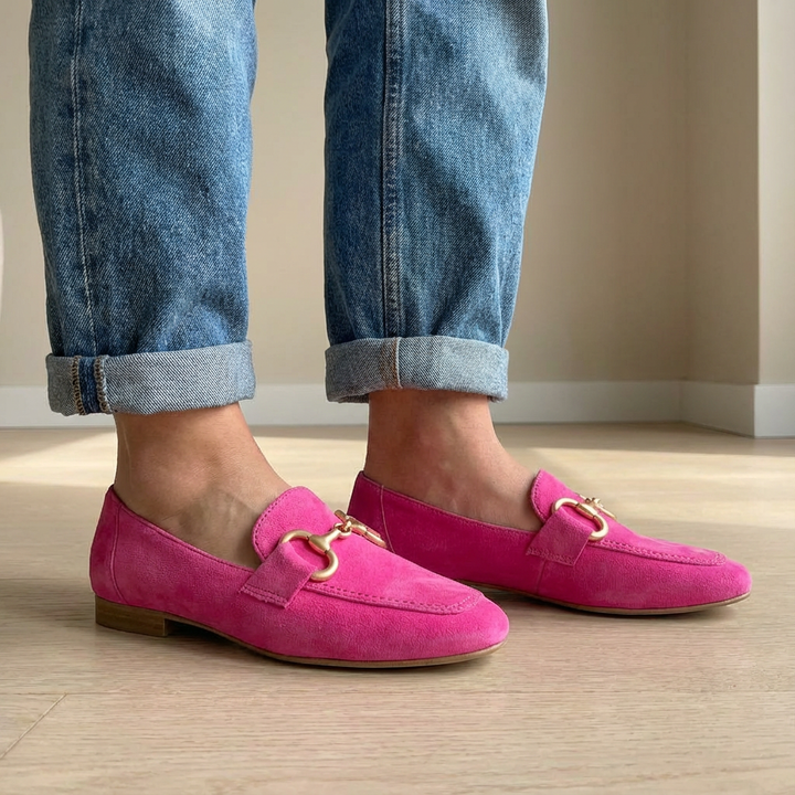 Refined Pink Loafers with Gold Detail – Confident Style, All-Day Comfort