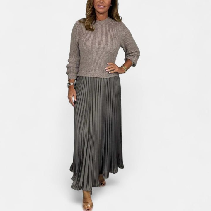 Claudia | Maxi dress with sweater and pleated skirt