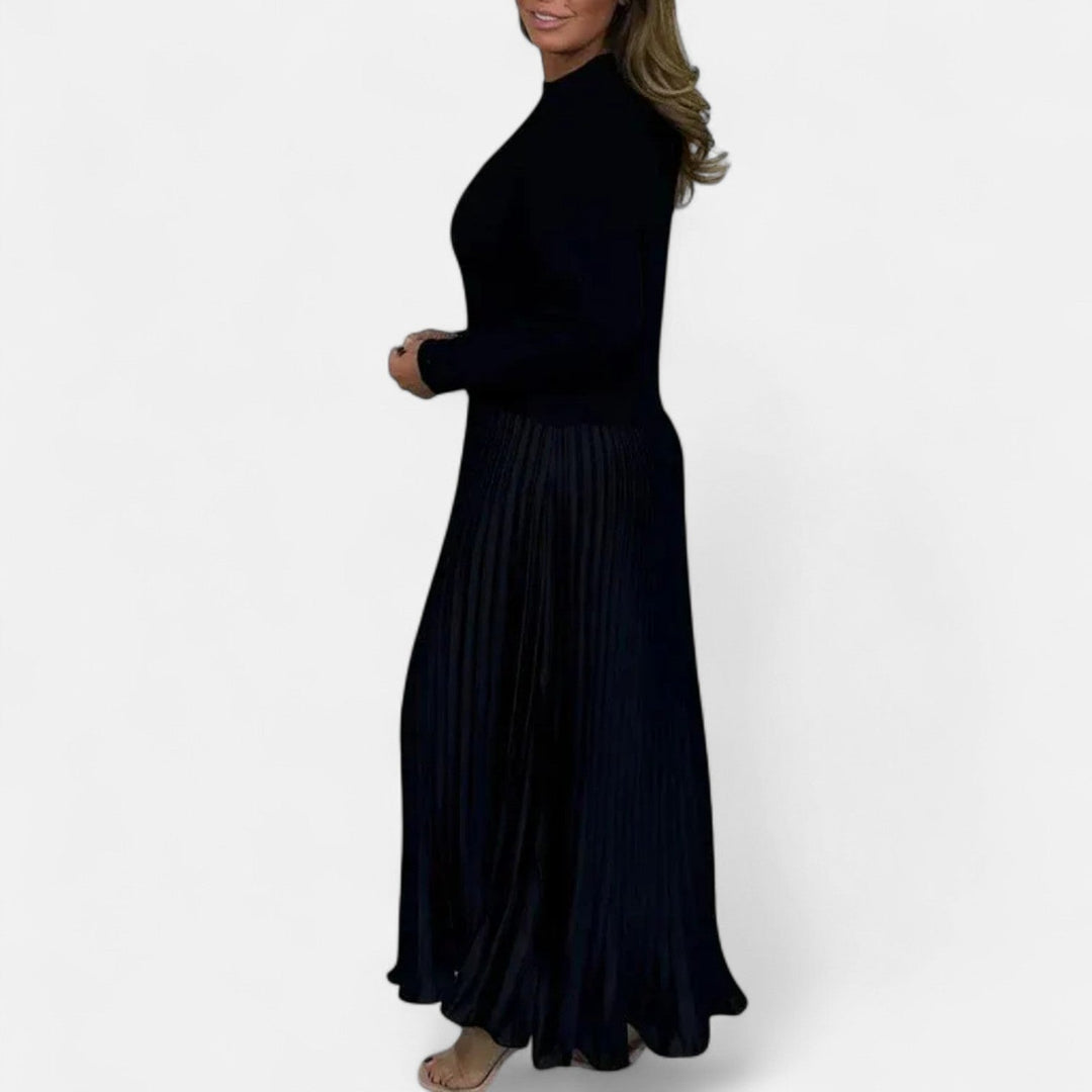 Claudia | Maxi dress with sweater and pleated skirt
