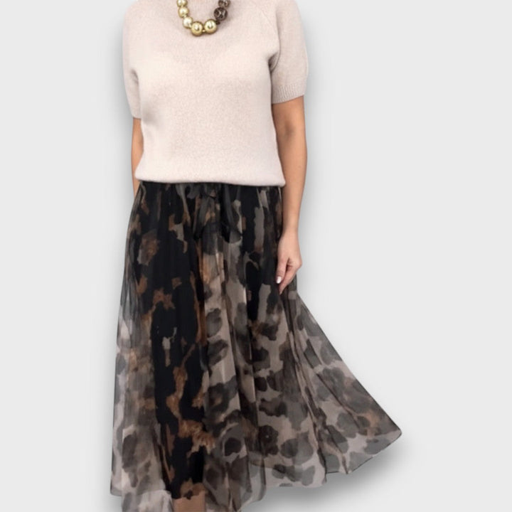 LEORA | SWEATER AND SKIRT SET WITH LEOPARD PRINT